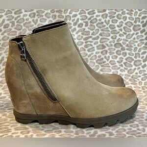 Sorel Women's Joan of Arctic Wedge II Zip Boot Tan Leather Short Booties US 8.5